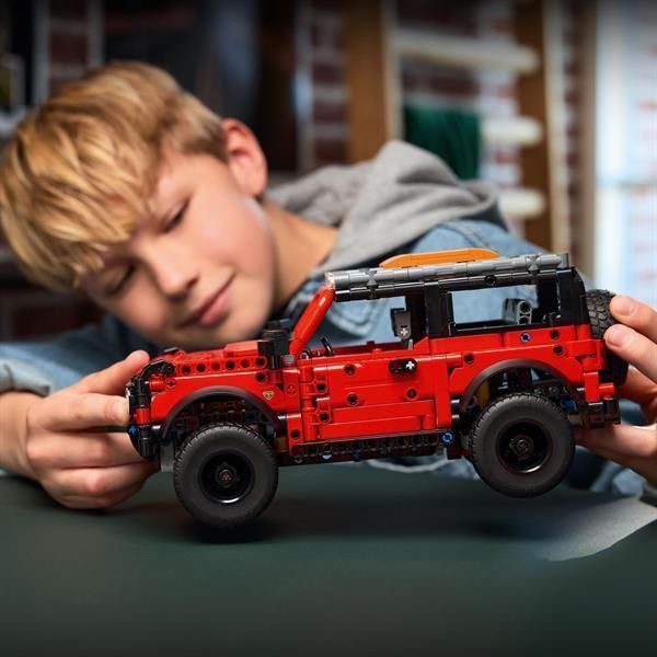 Конструктор LEGO Technic Внедорожник Ford Bronco SUV 943 детали afk-167822 фото