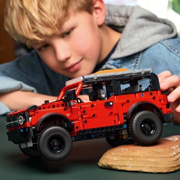 Конструктор LEGO Technic Внедорожник Ford Bronco SUV 943 детали afk-167822 фото