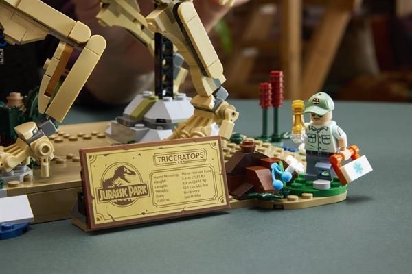 Конструктор LEGO&reg; Jurassic World Окаменелости динозавров: трицератопс, 1154 детали afk-187019 фото