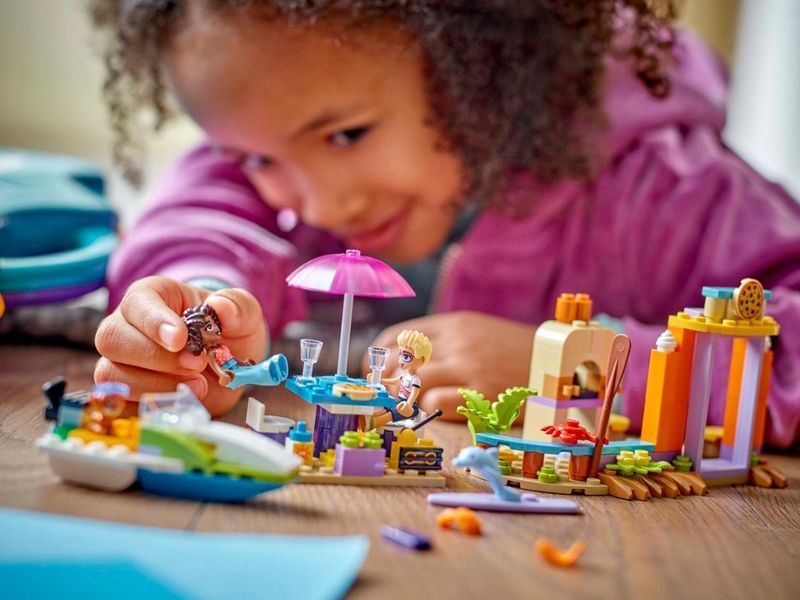 Конструктор LEGO Friends Творча валіза для подорожей і відпочинку на пляжі, 188 деталей 42672 bab-395905 фото