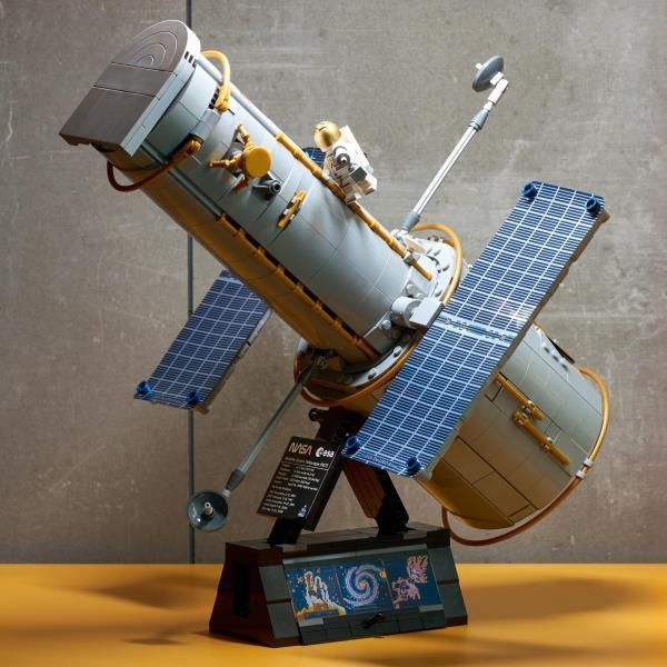 Конструктор LEGO&reg; Icons Космічний телескоп &laquo;Габбл&raquo; - Набір наукового декору afk-186844 фото