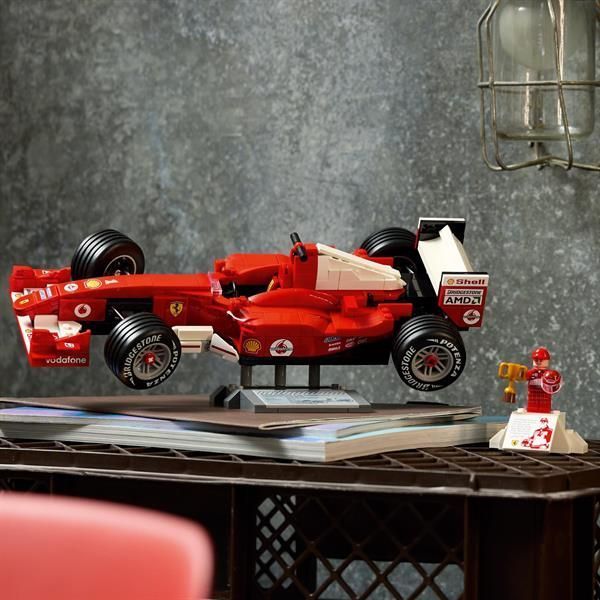 Конструктор LEGO&reg; Icons Ferrari F2004 та Michael Schumacher 735 деталей afk-186718 фото
