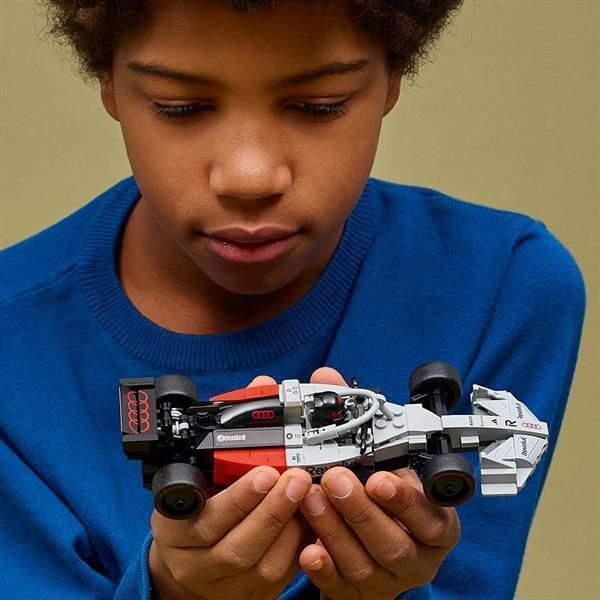 Конструктор LEGO&reg; Speed Champions Гоночный автомобиль Audi Revolut F1&reg; Team R26 216 деталей afk-186763 фото