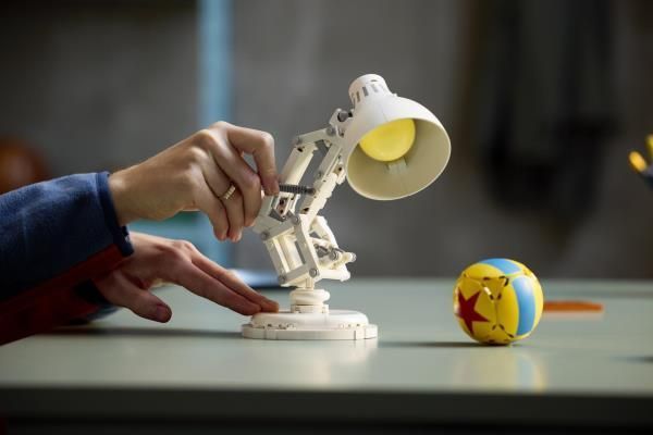 Конструктор LEGO&reg; Ideas | Disney Pixar Luxo Jr. Конструктор модели afk-167805 фото