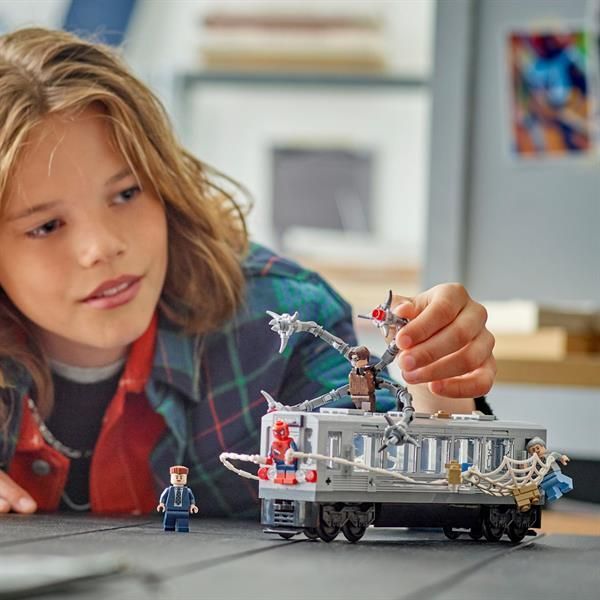 Конструктор LEGO Super Heroes Людина-павук проти Дока Ока Сцена в метро 393 деталі afk-167901 фото